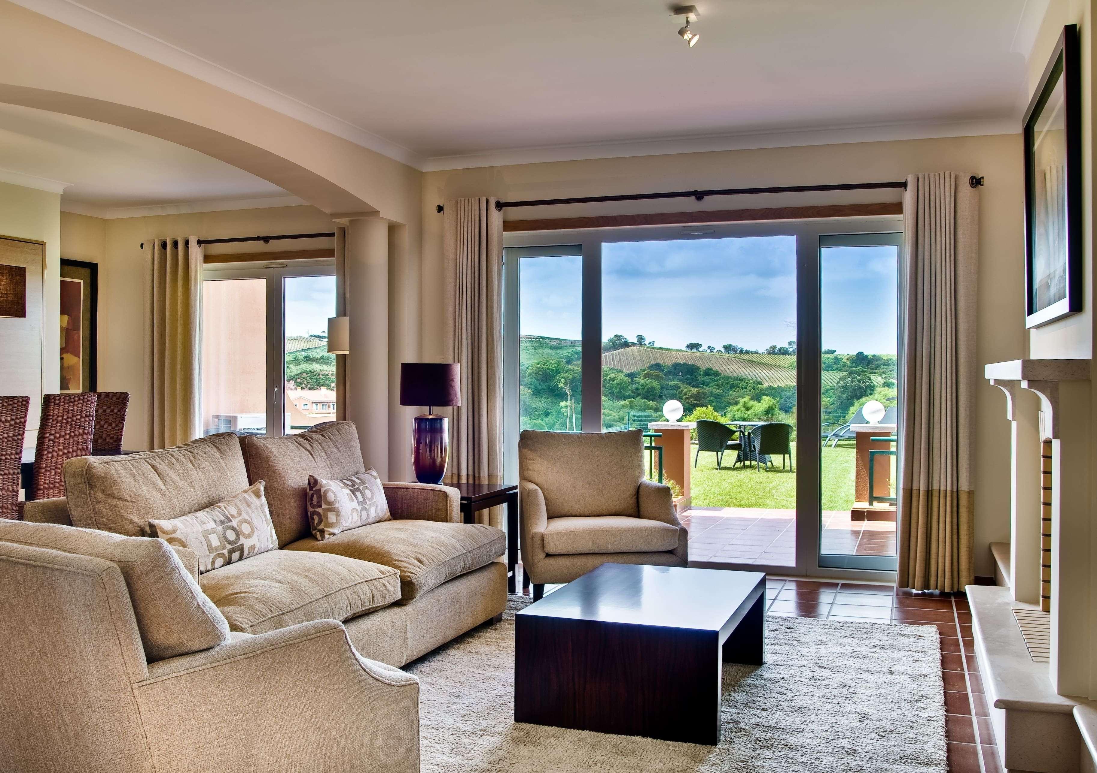 Dolce Camporeal Lisboa Turcifal Exterior photo Living room