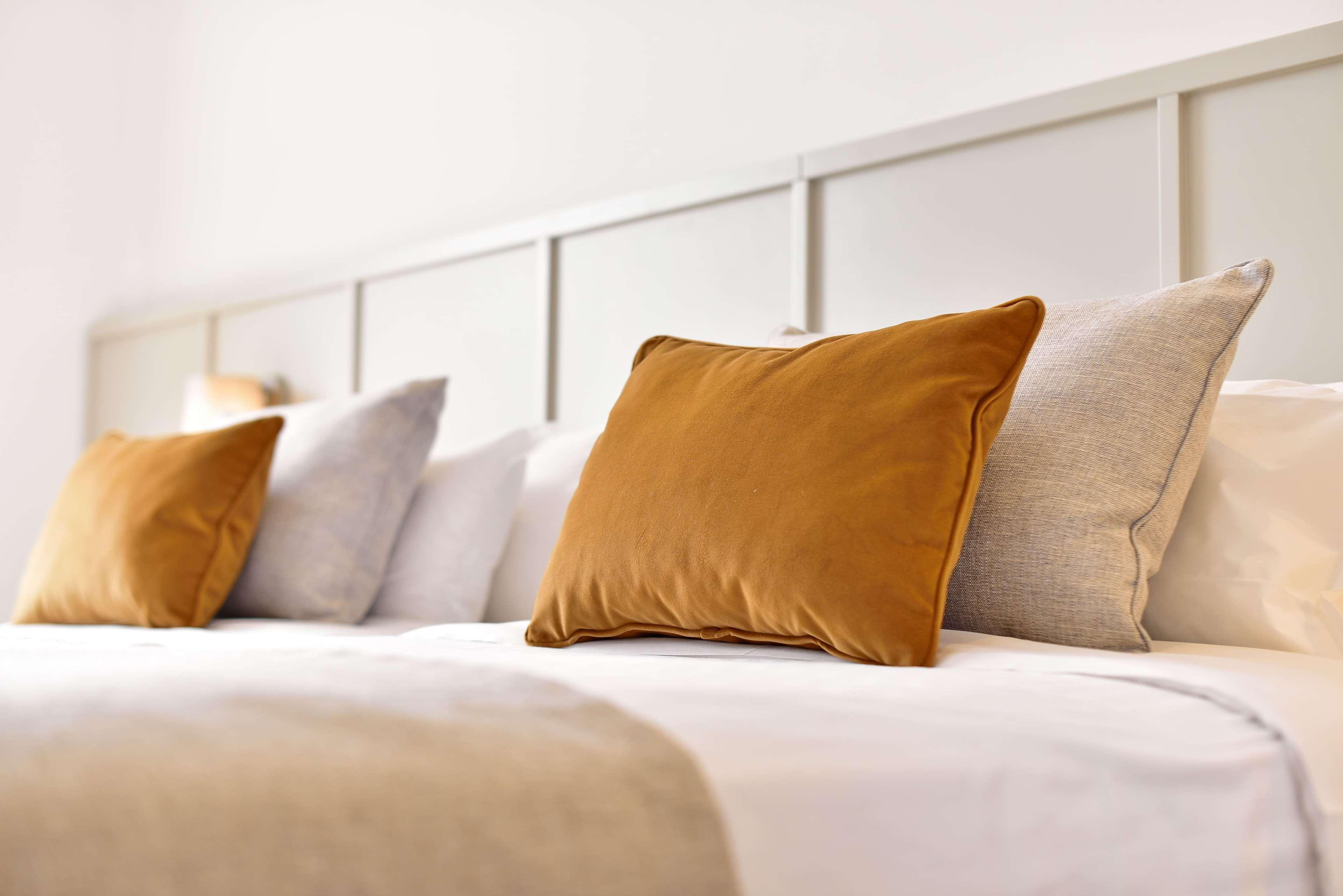 Dolce Camporeal Lisboa Turcifal Exterior photo Pillows on a bed