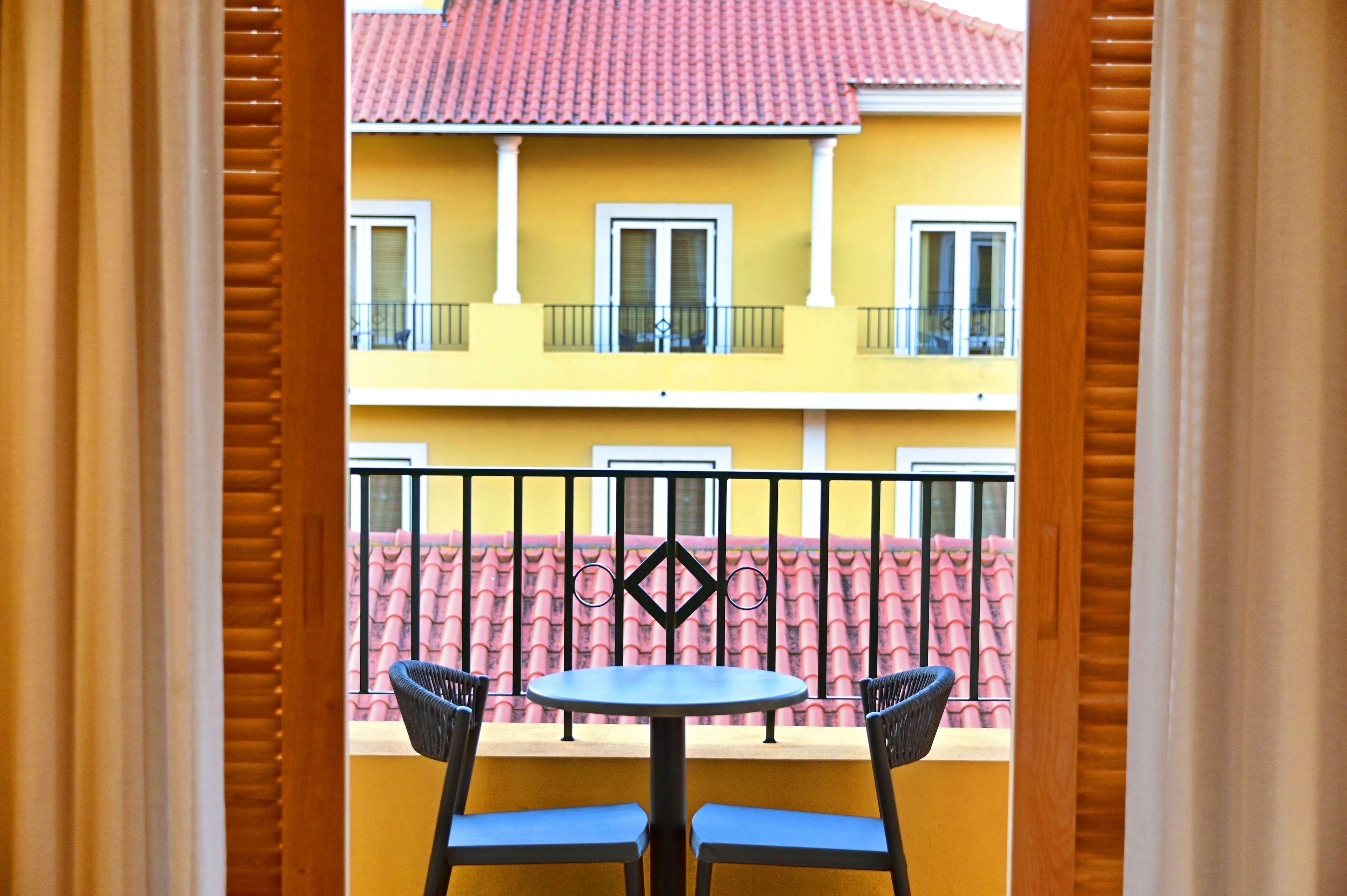 Dolce Camporeal Lisboa Turcifal Exterior photo A balcony