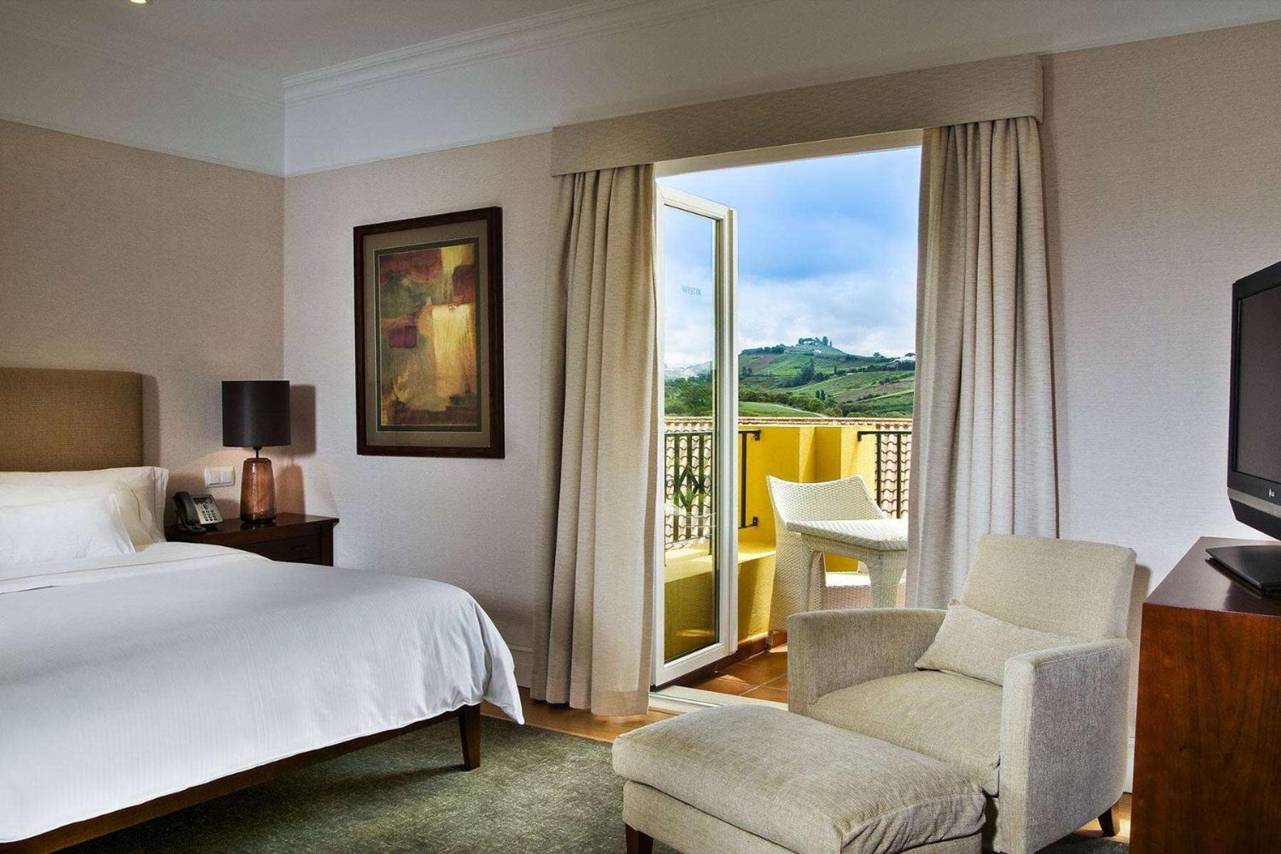 Dolce Camporeal Lisboa Turcifal Exterior photo A bedroom at the Hotel
