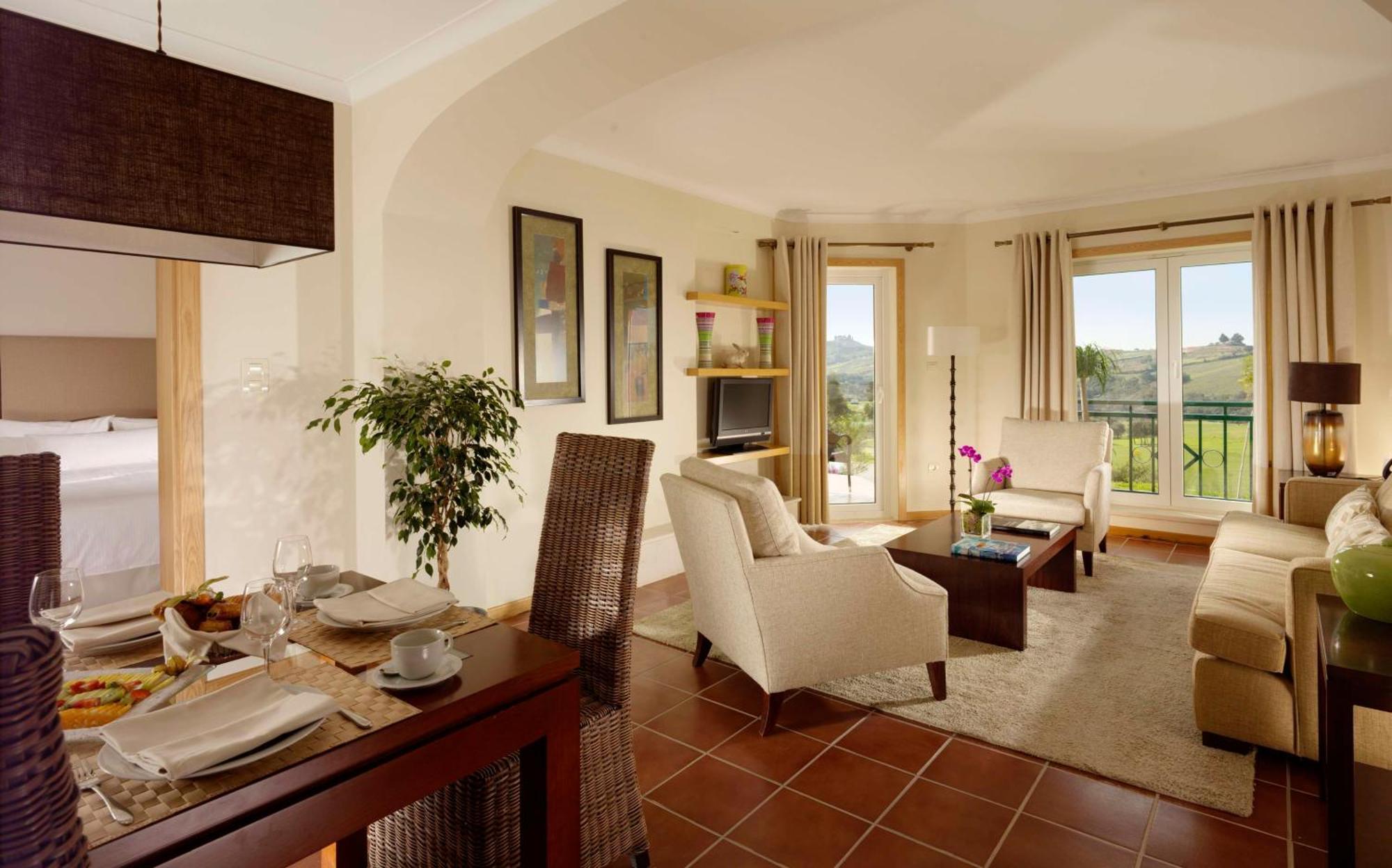 Dolce Camporeal Lisboa Turcifal Exterior photo A typical apartment at the resort