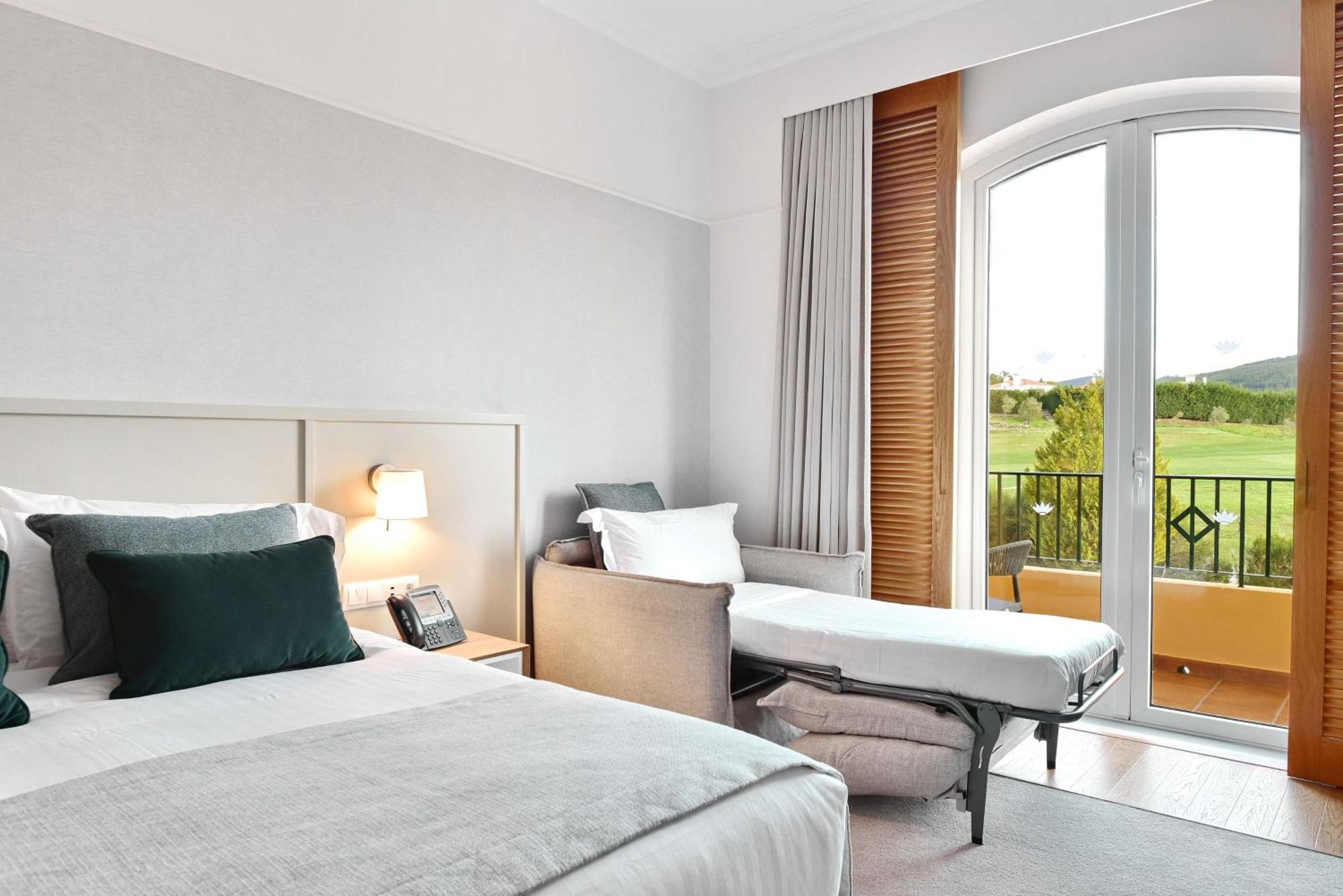 Dolce Camporeal Lisboa Turcifal Exterior photo A room at the hotel
