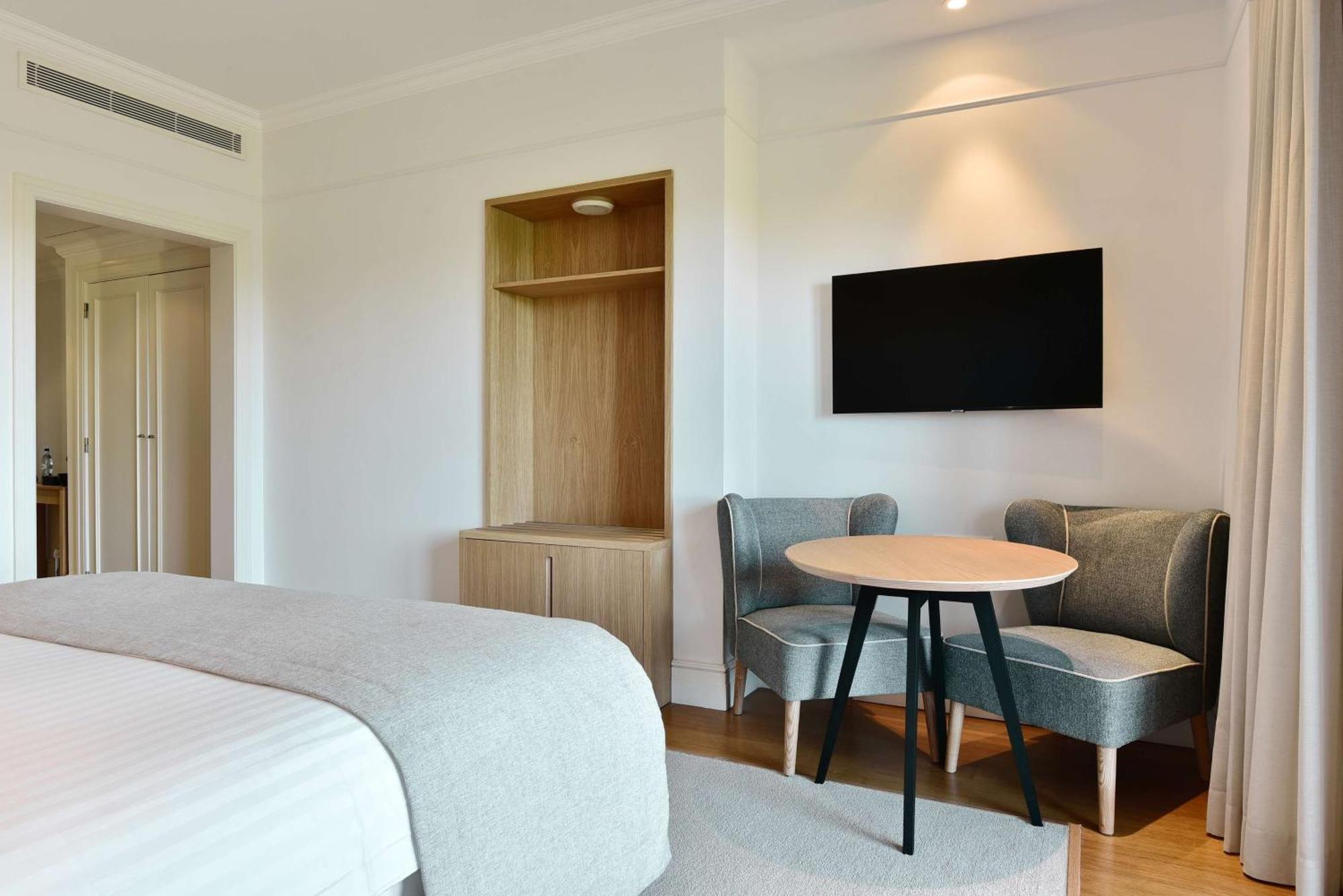 Dolce Camporeal Lisboa Turcifal Exterior photo A room at the hotel