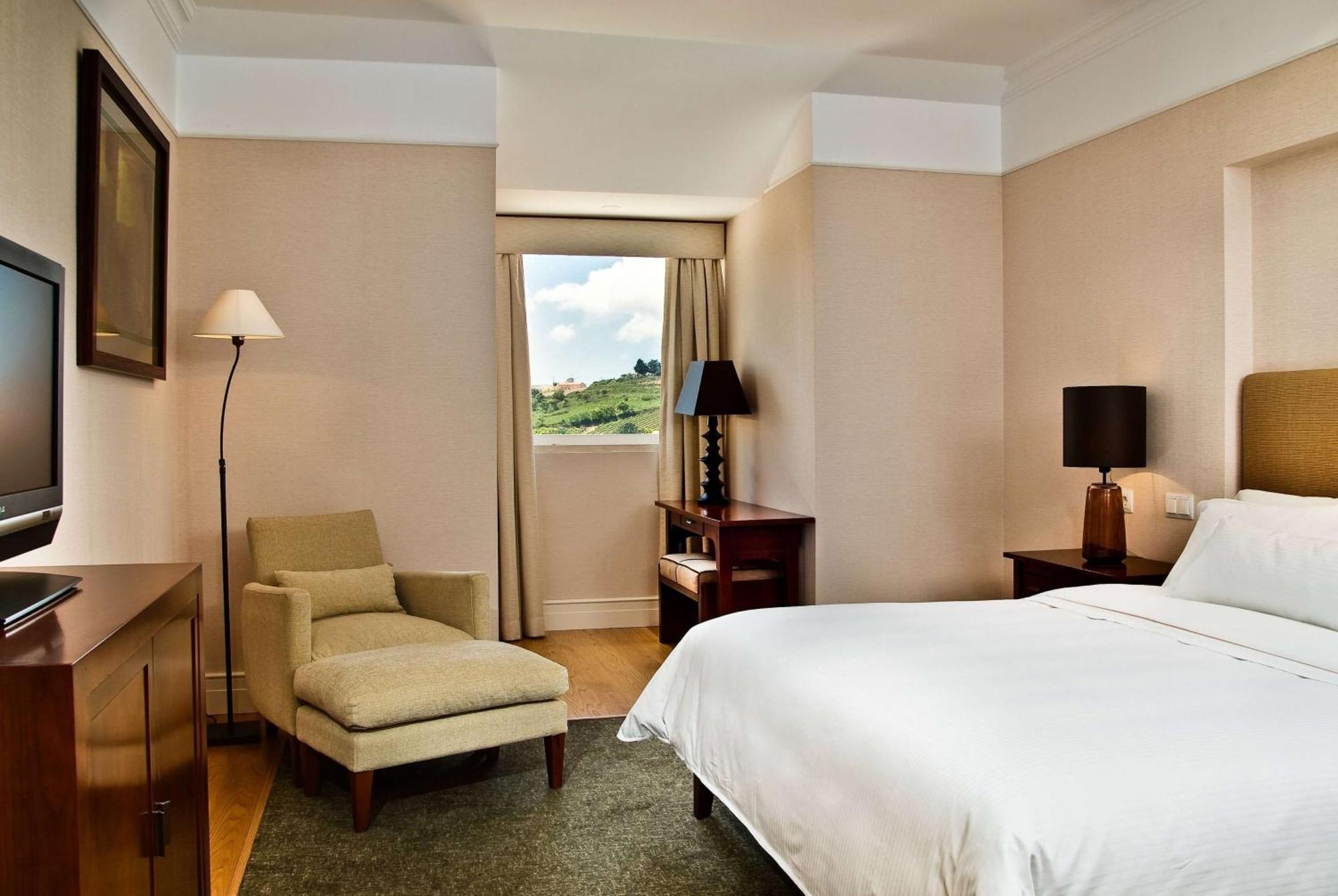 Dolce Camporeal Lisboa Turcifal Exterior photo A room at the hotel