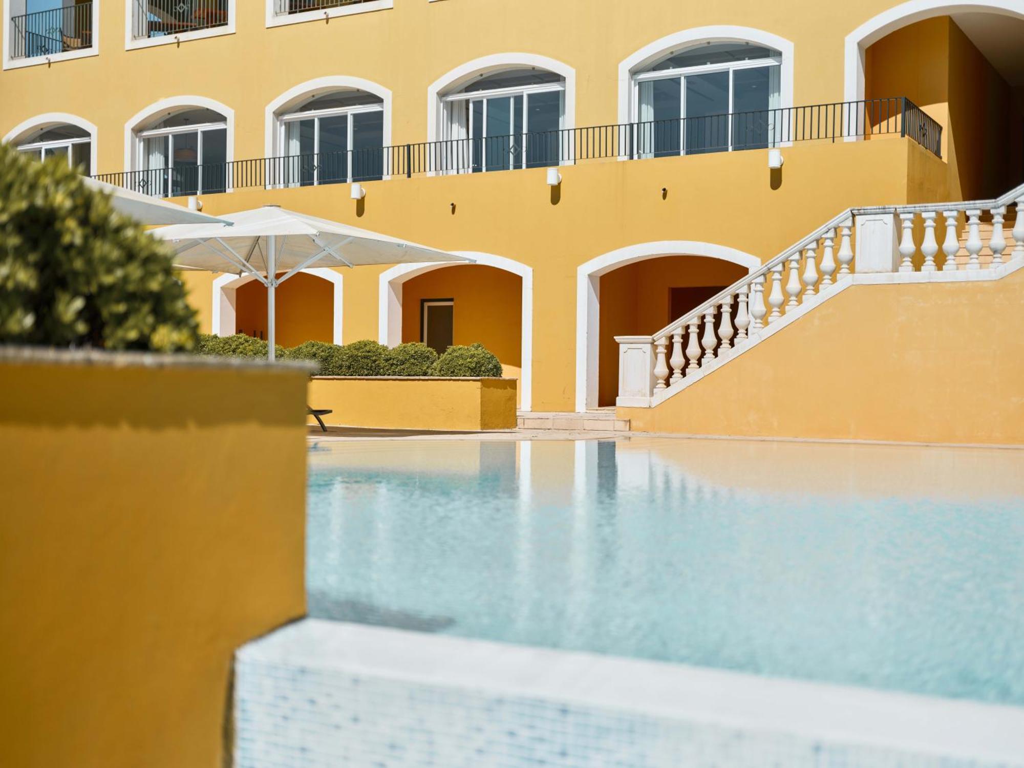 Dolce Camporeal Lisboa Turcifal Exterior photo The swimming pool at the hotel
